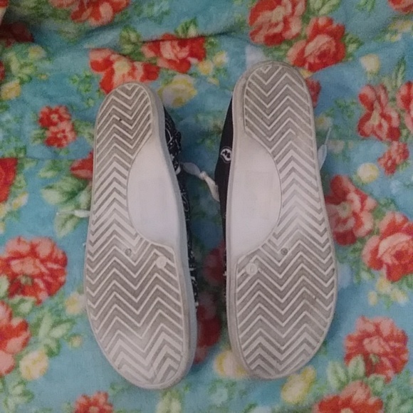 Bandana print sneakers - Picture 3 of 4